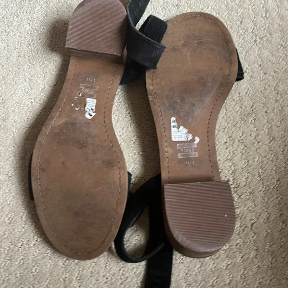 Tom’s women’s black suede sandals. Size 11. - Picture 3 of 4